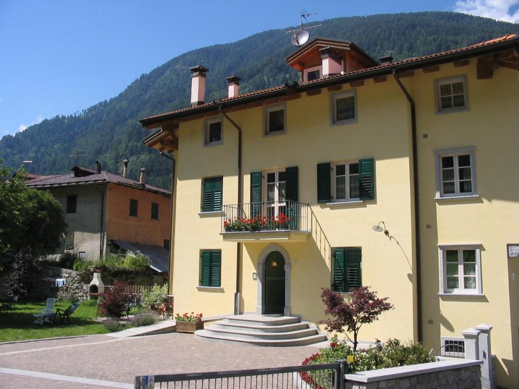 Casa Tomaselli Aparthotel Pellizzano Buitenkant foto