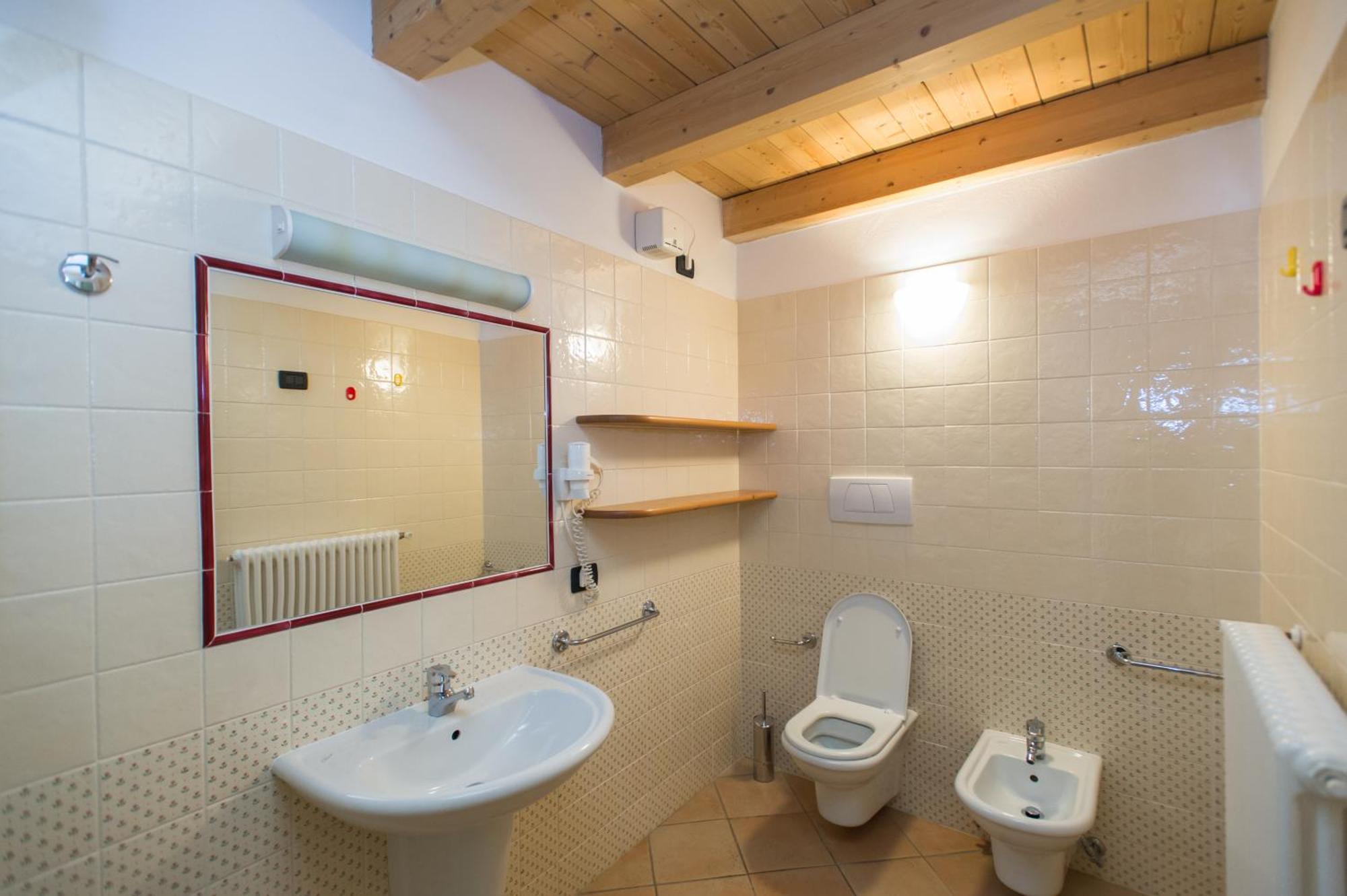 Casa Tomaselli Aparthotel Pellizzano Buitenkant foto