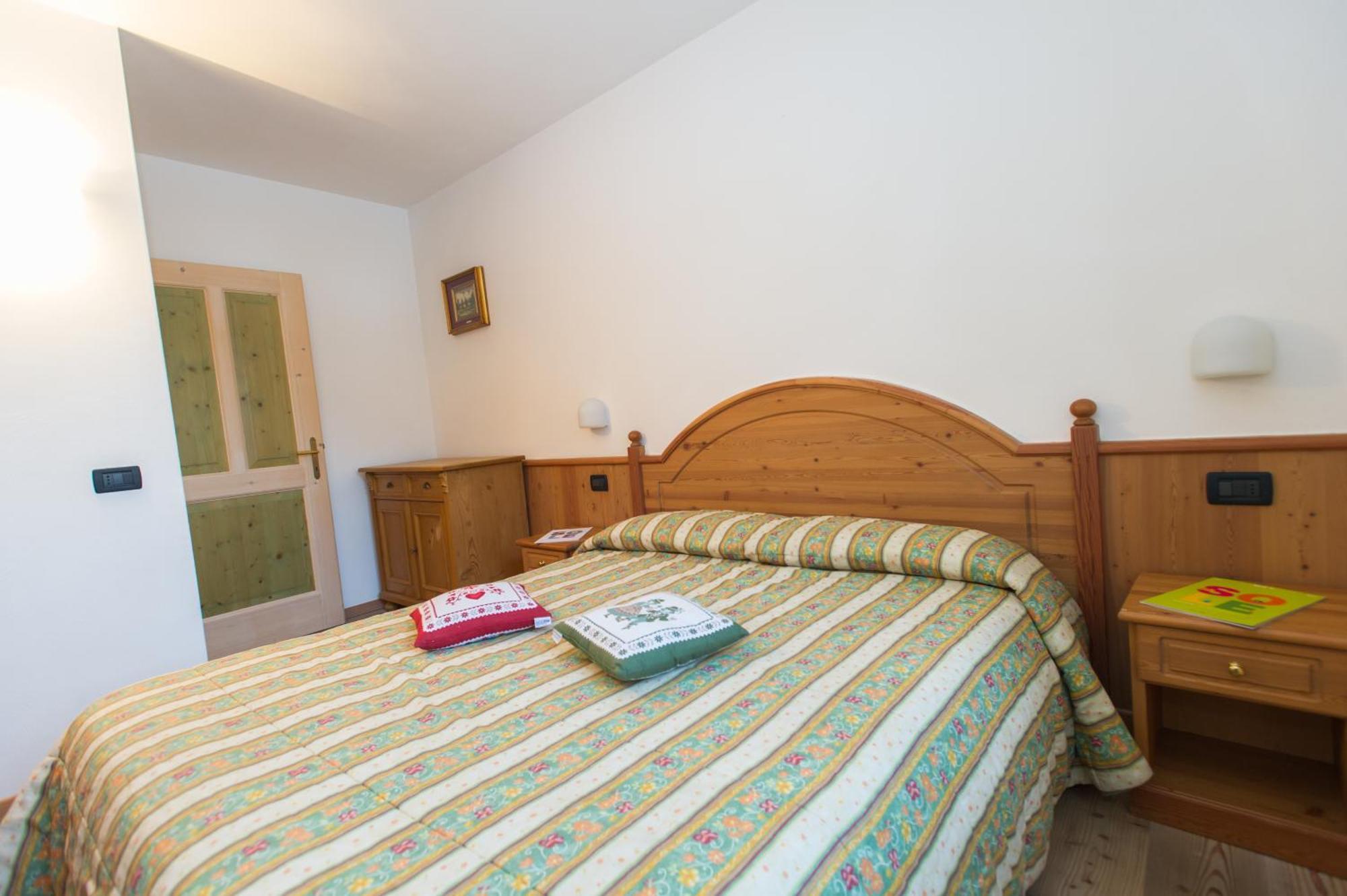 Casa Tomaselli Aparthotel Pellizzano Buitenkant foto