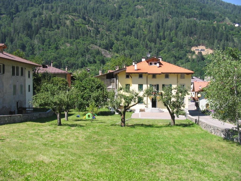 Casa Tomaselli Aparthotel Pellizzano Buitenkant foto