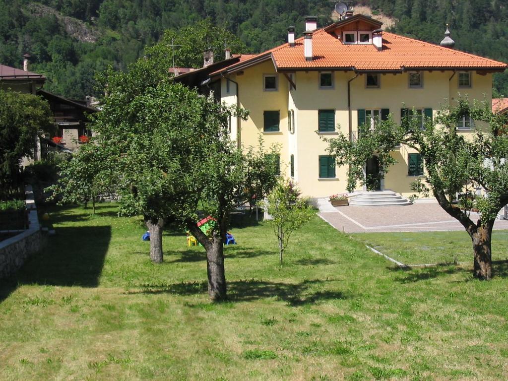 Casa Tomaselli Aparthotel Pellizzano Buitenkant foto